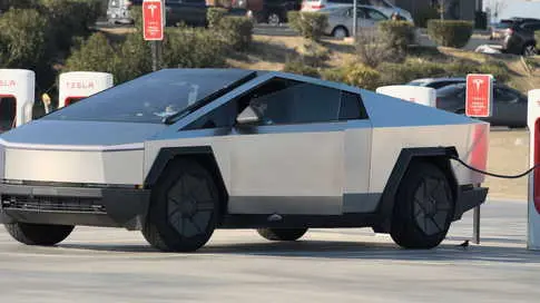 Le prétendu achat de véhicules Tesla par le département d'État pour 400 millions de dollars soulève des préoccupations éthiques.