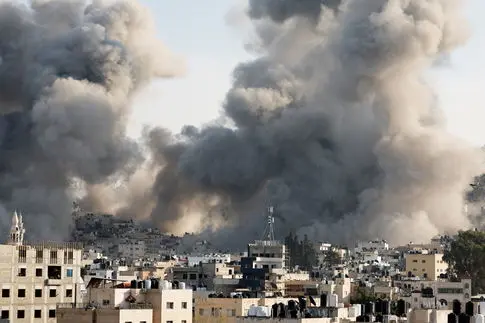L'armée israélienne démolit des dizaines de bâtiments dans le camp de réfugiés de Jenin.