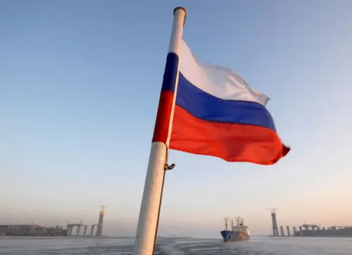 Les ventes de pétrole russe vers la Chine et l'Inde ralentissent en raison de l'augmentation des coûts due aux sanctions, rapporte Reuters.