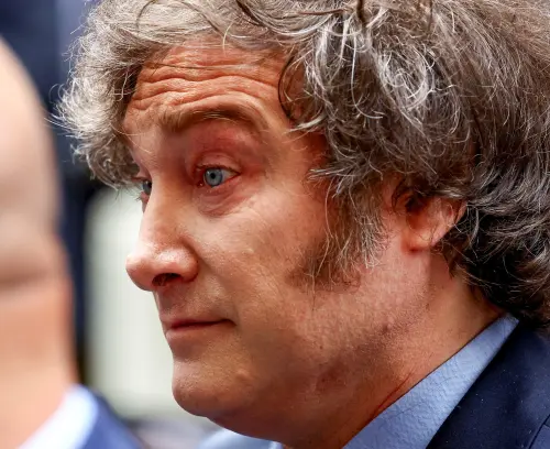 L'opposition en Argentine menace de destituer Milei après ses éloges sur la cryptomonnaie.