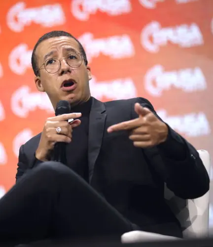 L'Église anglicane écarte un prêtre pour avoir imité un geste controversé de Musk lors d'un sommet pro-vie.