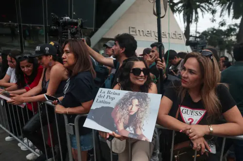 Shakira se produira au Pérou lundi après l'annulation du concert de dimanche en raison de son hospitalisation.