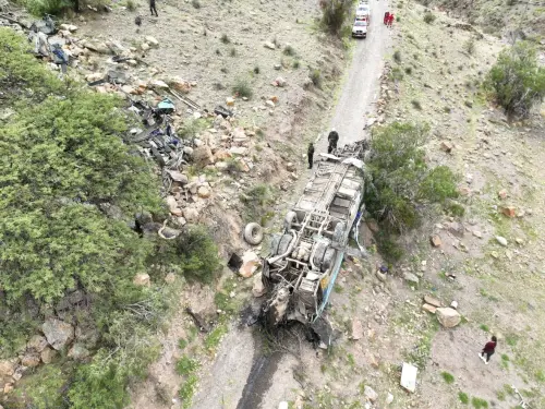 Accident de bus en Bolivie : plus de 30 personnes tuées.
