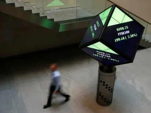 L'indice boursier des 100 actions du FTSE de Londres atteint un niveau record.