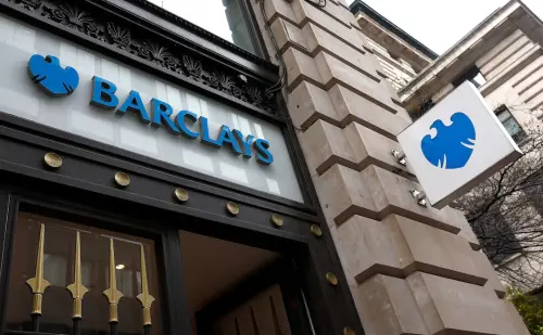 Barclays fixe de nouveaux objectifs de performance alors que le bénéfice avant impôts de 2024 augmente.