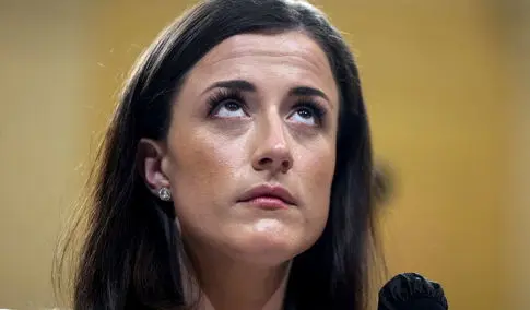 GOP Subpoena Halted Over Alleged Lewd Texts to Cassidy Hutchinson
Réquisition GOP interrompue en raison de prétendus textos obscènes à Cassidy Hutchinson.