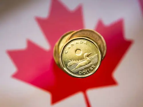 Le dollar canadien tombe à son niveau le plus bas depuis 2003 après l'annonce de tarifs.