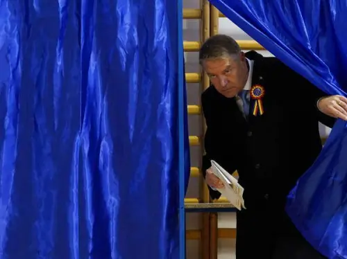 Le président roumain Klaus Iohannis démissionne avant la nouvelle élection.