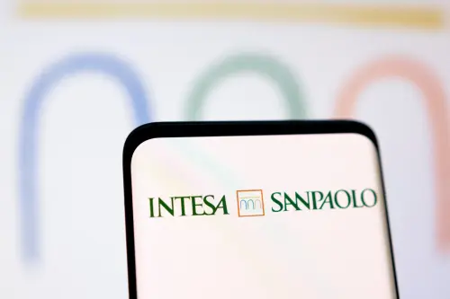 La banque italienne Intesa Sanpaolo s'ajoute à la liste des banques qui rejettent le projet de gaz naturel liquéfié en Papouasie.