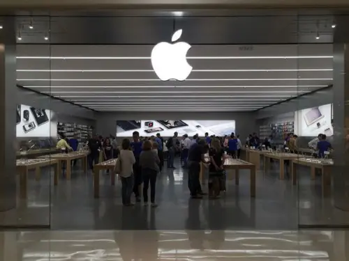 Les profits d'Apple dépassent les attentes de Wall Street, même si les ventes d'iPhone et en Chine sont en deçà.