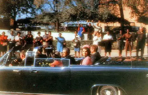 Le FBI révèle 2 400 documents sur l'assassinat de JFK précédemment non divulgués.