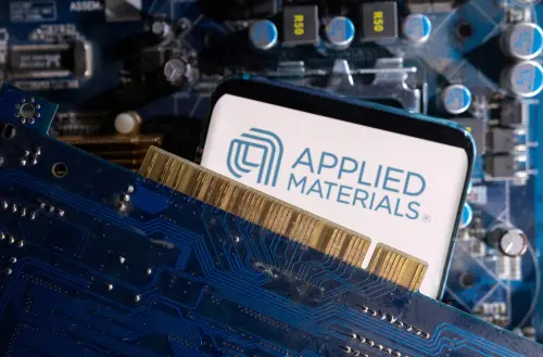 Applied Materials donne des prévisions de revenus trimestriels sombres alors que les restrictions à l'exportation se resserrent; les actions chutent.