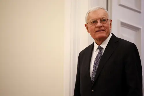 La Russie cherche à exclure un émissaire clé de Trump des pourparlers sur l'Ukraine, selon des sources.