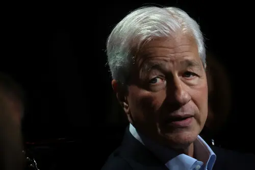 Exclusif : Le PDG de JPMorgan, Dimon, ridiculise le refus du retour au bureau et exige l'efficacité.