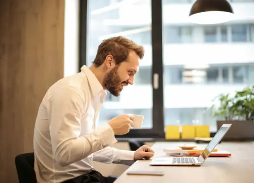 Plus de 200 entreprises britanniques passent à la semaine de travail de 4 jours : Fondation 4 Day Week.
