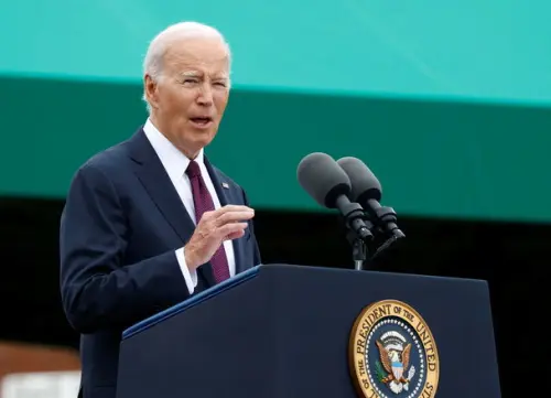 L'administration Biden cherche des moyens de maintenir TikTok disponible aux États-Unis, rapporte NBC.