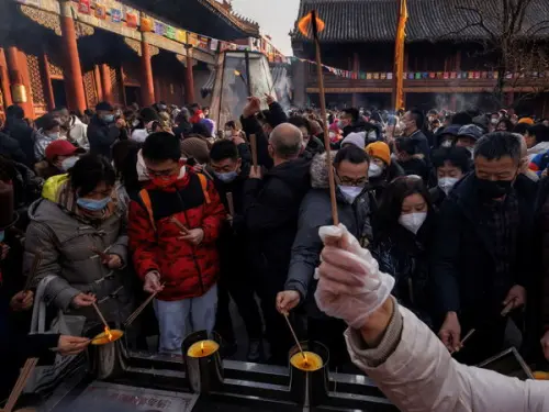 La Chine exhorte les fonds soutenus par l'État à acheter davantage d'actions face à la baisse du marché et des rendements obligataires en chute.
