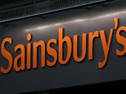 Sainsbury's va supprimer 3 000 emplois et fermer des cafés.