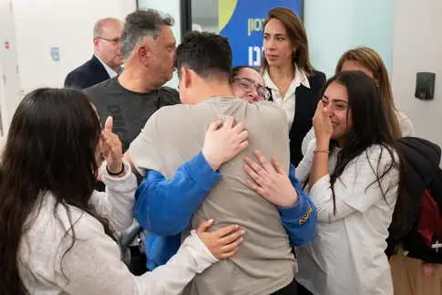 Le Hamas va rendre les restes de la famille Bibas et libérer six otages dans le cadre d'un accord élargi.