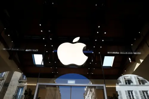 Apple prévoit une usine au Texas pour des serveurs d'IA, avec 20 000 emplois de recherche.