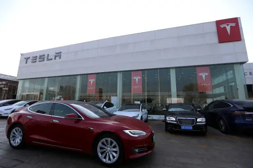 Tesla met à jour le logiciel de pilotage automatique en Chine, les propriétaires jugent que la mise à jour ne répond pas à leurs attentes.
