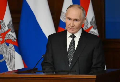 Après les commentaires de Trump, le Kremlin réaffirme son opposition aux casques bleus européens en Ukraine.