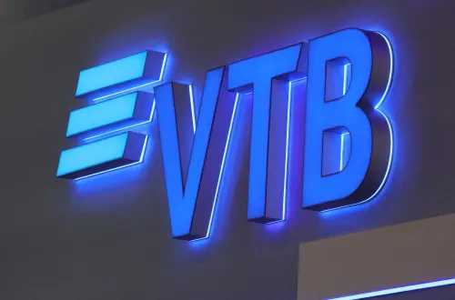 La VTB Bank de Russie annonce des bénéfices records pour 2024 et ne recommande aucun dividende.