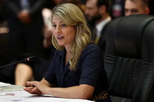 Les nations du G7 discutent toujours d'une déclaration commune sur l'Ukraine, déclare le ministre canadien.