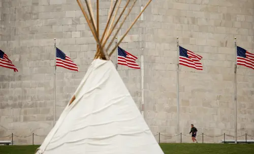 Trump dit qu'il veut que le pipeline Keystone XL soit construit.