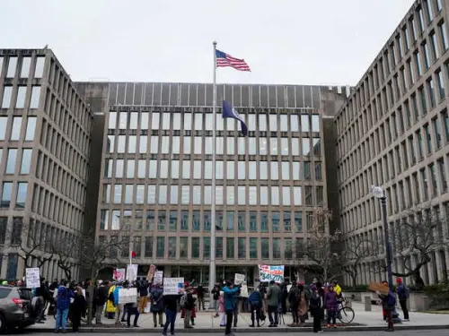 Des employés fédéraux de la technologie démissionnent plutôt que d'aider Musk et DOGE.