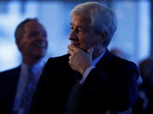 Jamie Dimon qualifie le gouvernement américain d'« inefficace » et déclare que l'effort de DOGE d'Elon Musk « doit être fait ».