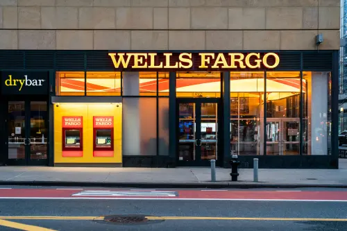 Wells Fargo abandonne son objectif de réduction des émissions financées à la suite d'une réévaluation ESG.