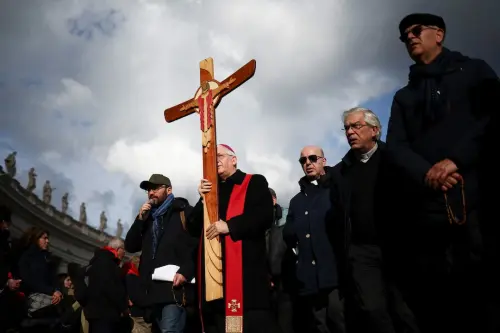 Le pape François, en revers, a eu une crise respiratoire 'isolée', dit le Vatican.
