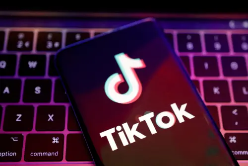 Le Royaume-Uni lance une enquête sur TikTok et Reddit concernant les pratiques liées aux données personnelles des enfants.