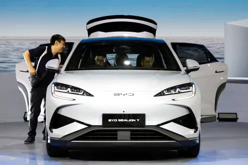 Le constructeur chinois BYD lève 5,59 milliards de dollars lors d'une vente d'actions, la plus importante à Hong Kong depuis quatre ans.