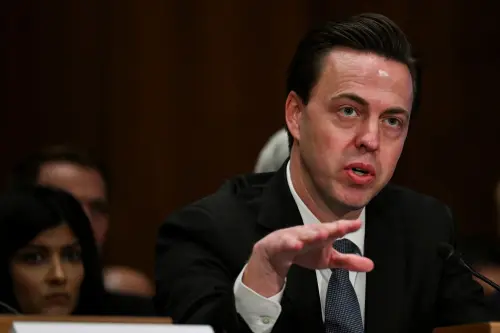 Le choix de Trump pour diriger l'agence de protection des consommateurs franchit une étape clé au Sénat.