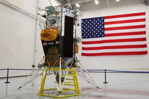 Le titre traduit est : La chute du cours de l'action d'Intuitive Machines suite à son deuxième atterrissage en douceur sur la lune.