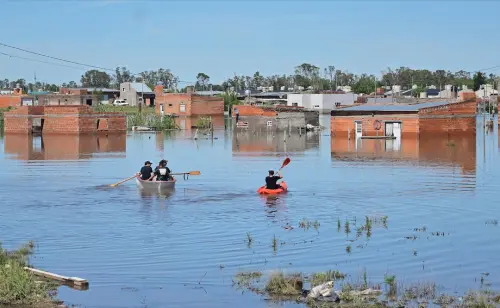 Inondations en Argentine : au moins 10 morts dans la ville portuaire de Bahia Blanca.