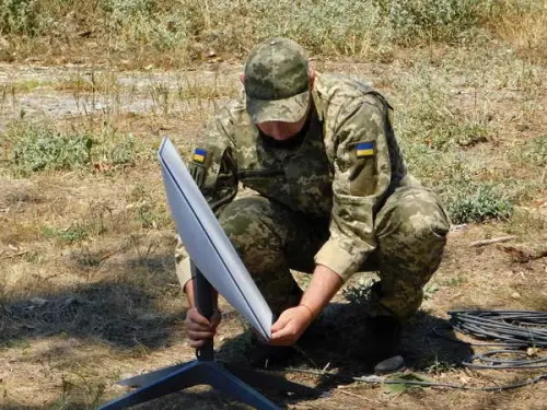 Musk déclare que Starlink est « l'épine dorsale de l'armée ukrainienne », « toute la ligne de front s'effondrerait si je l'éteignais ».