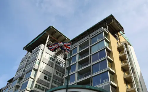 La Russie expulse deux diplomates britanniques alors qu'elle négocie la restauration des liens avec les États-Unis.