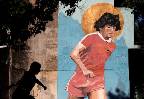 Le procès de la mort de Maradona suscite des émotions et de la colère dans l'Argentine folle de football.