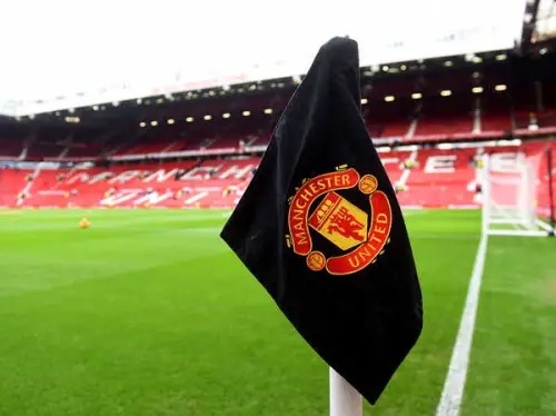 Manchester United dévoile des plans pour un nouveau stade de 100 000 places dans un projet de régénération.