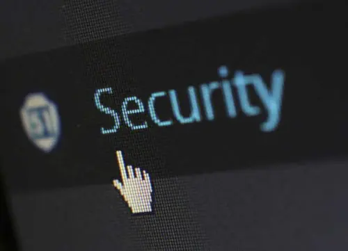 L'administration Trump arrête le financement de deux initiatives de cybersécurité, dont une pour les élections.