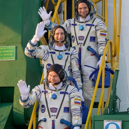 Trump menace de nouvelles taxes alors que l'UE et le Canada ripostent aux taxes déjà en place.