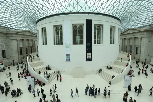 Le gouvernement britannique et les musées exhortés à cesser l'exposition des restes ancestraux et à les rapatrier.