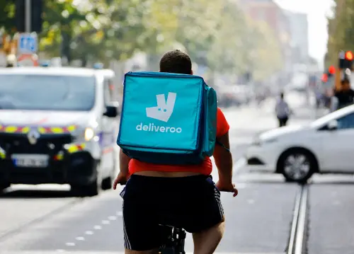 Deliveroo repousse son objectif de marge alors que les consommateurs peinent.