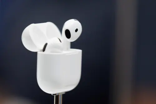 Apple prévoit une fonctionnalité AirPods qui peut traduire en direct les conversations, rapporte Bloomberg News.