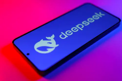 DeepSeek privilégie la recherche par rapport aux revenus, contrairement à la Silicon Valley, selon un rapport du Financial Times.