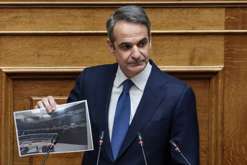 Le Premier ministre grec devrait annoncer un remaniement après les manifestations suite à l'accident de train, selon des responsables.