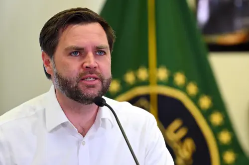 Vance dit qu'il serait choqué si Trump voulait déployer davantage d'armes nucléaires vers l'est de l'Europe.